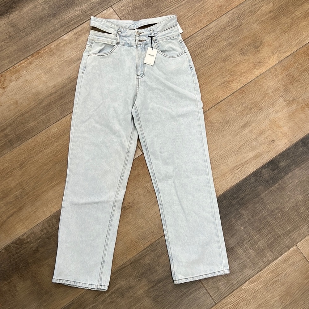 NWT{Forever 21}Sz 25 Cut Out Straight Leg Light Denim Jeans - Picture 5 of 16